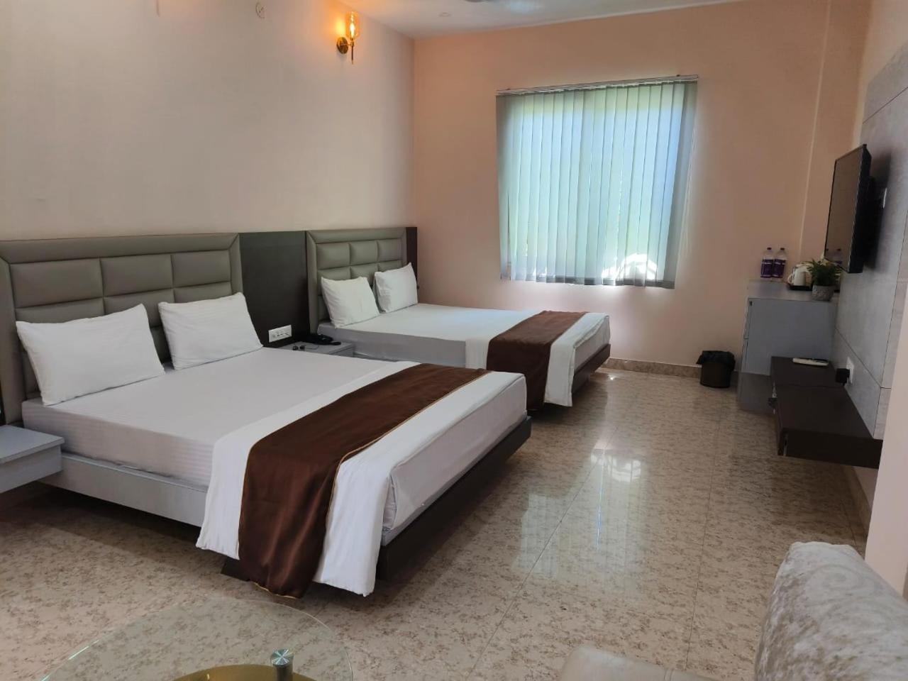 Jaanki Farms & Resorts Jorhāt Esterno foto