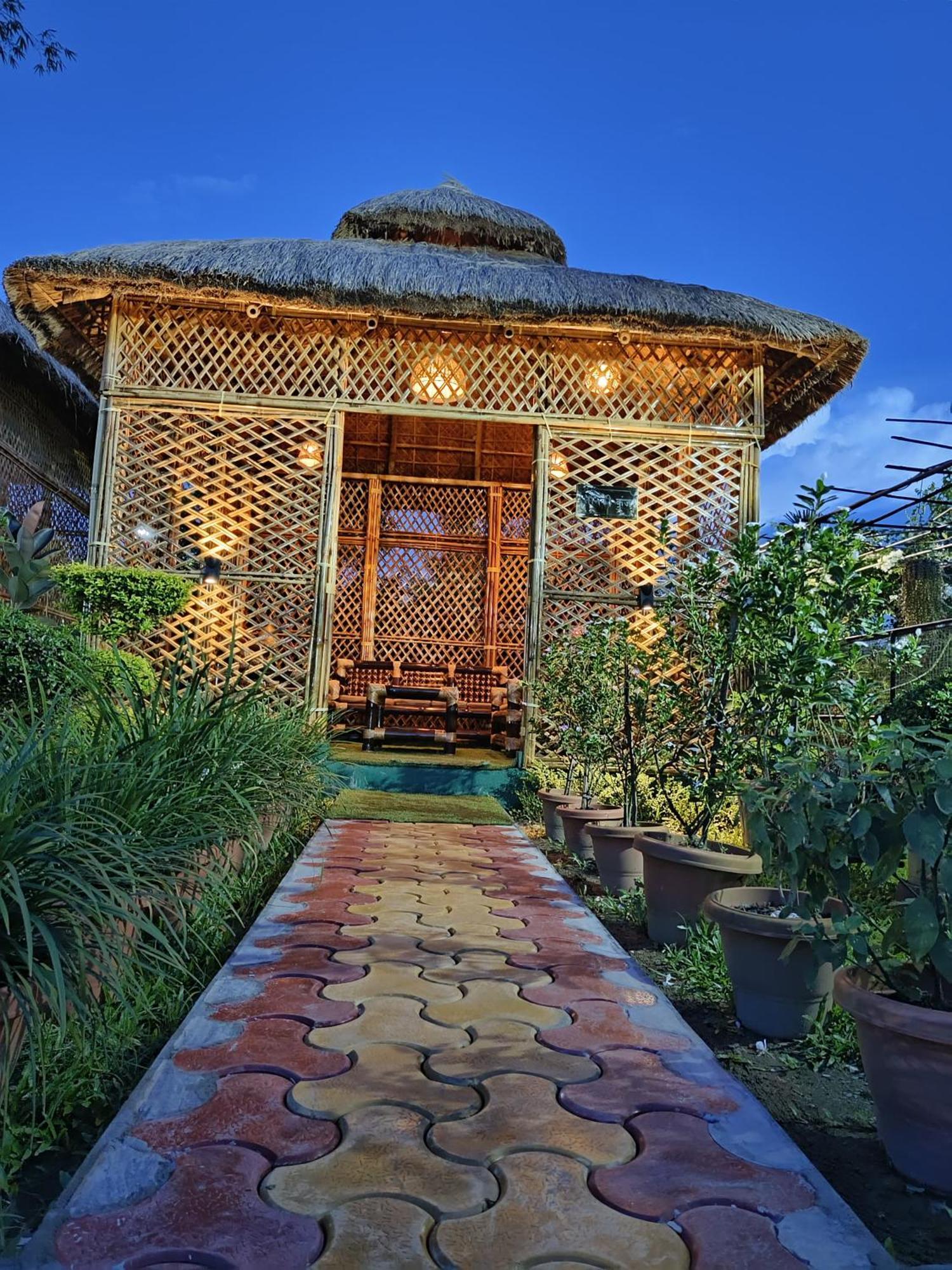 Jaanki Farms & Resorts Jorhāt Esterno foto