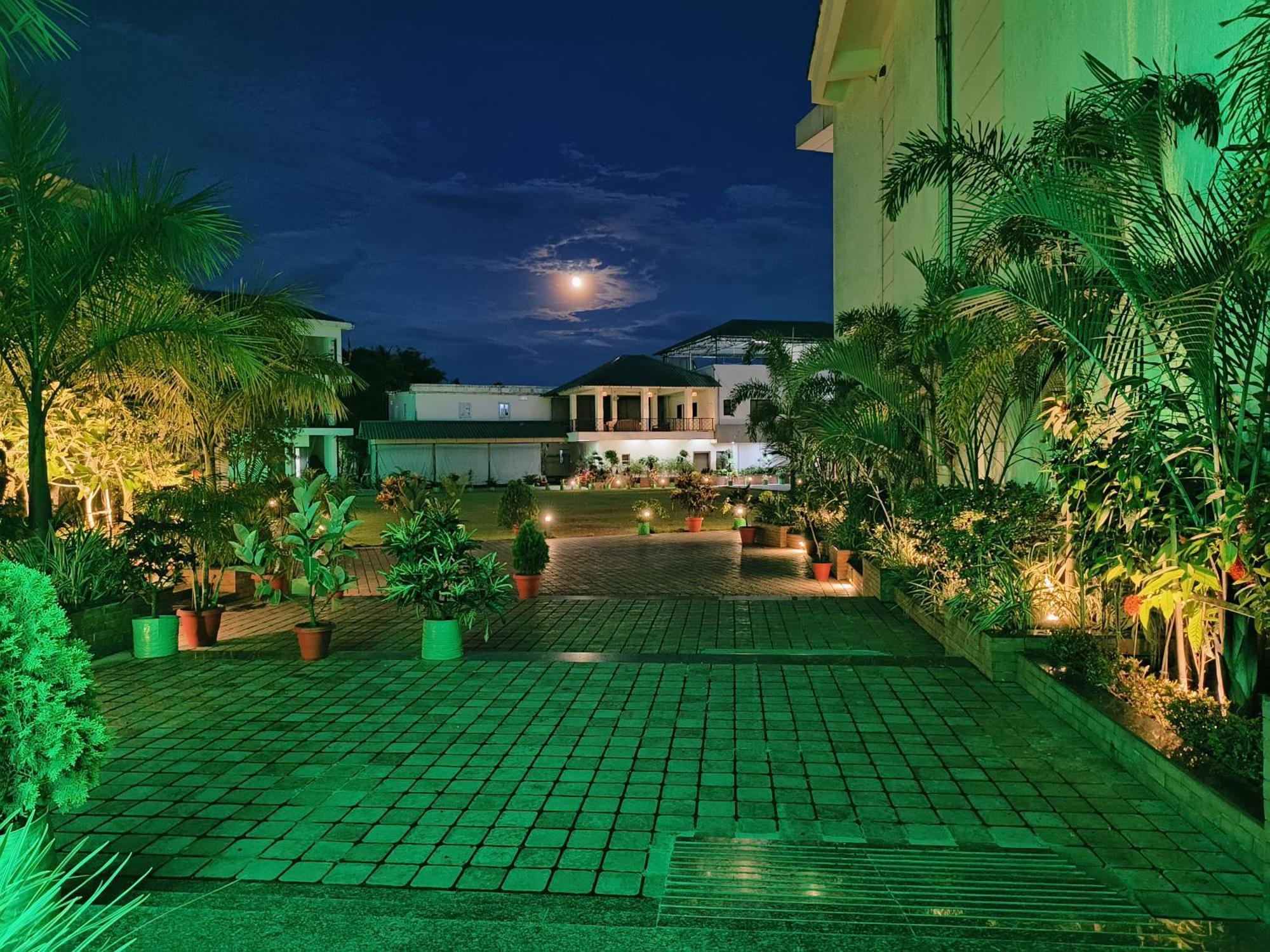 Jaanki Farms & Resorts Jorhāt Esterno foto