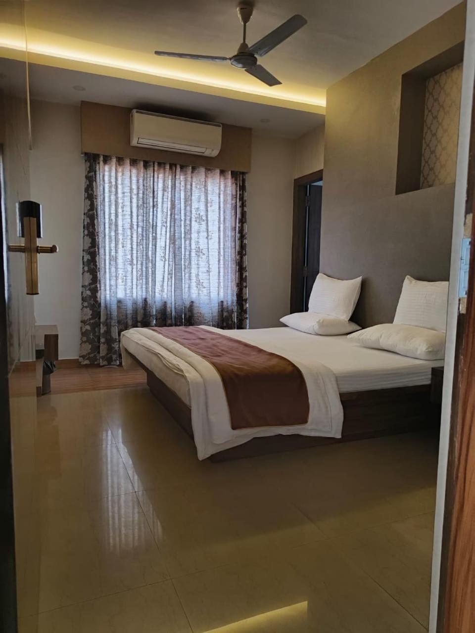 Jaanki Farms & Resorts Jorhāt Esterno foto