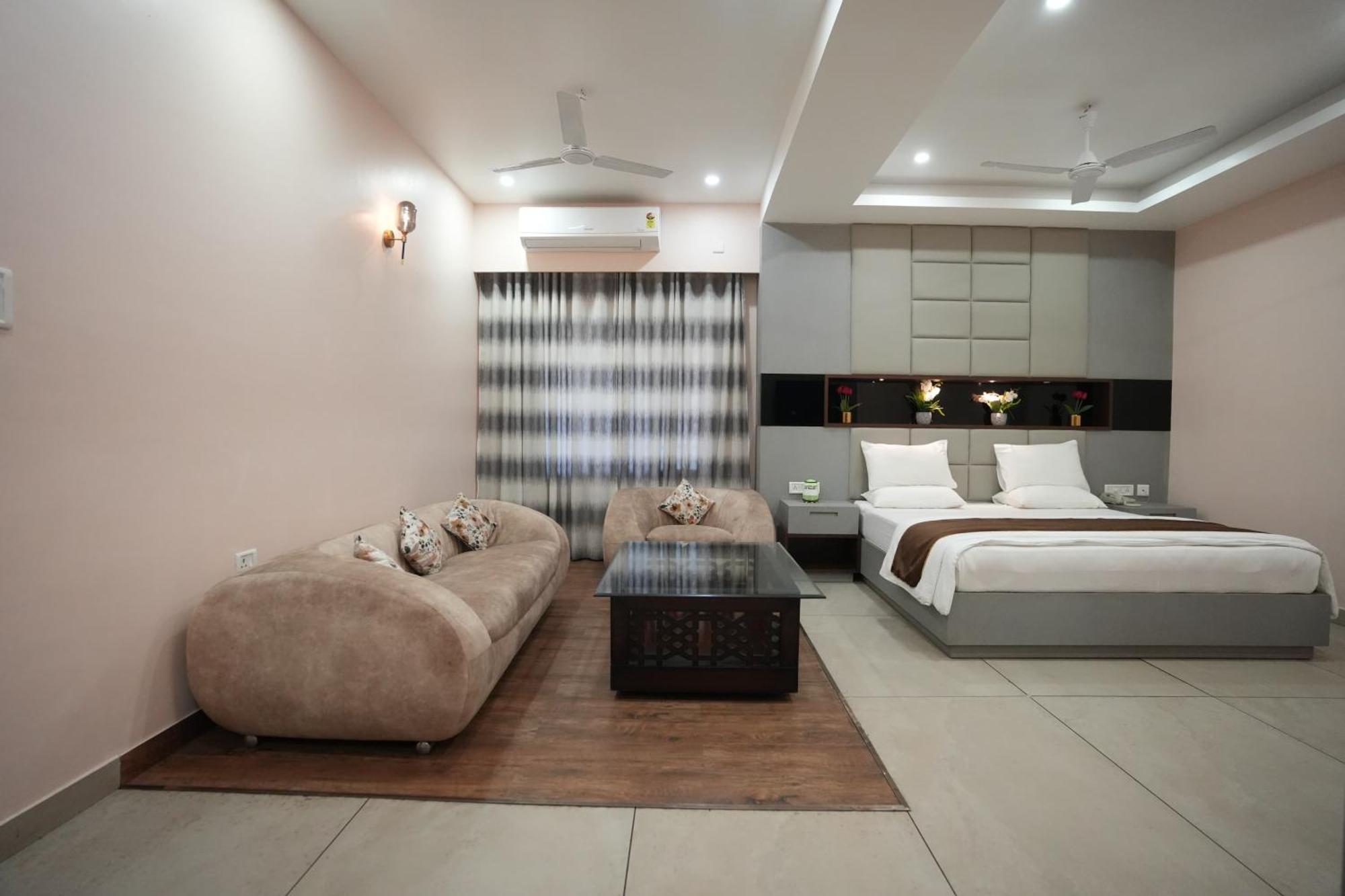 Jaanki Farms & Resorts Jorhāt Esterno foto