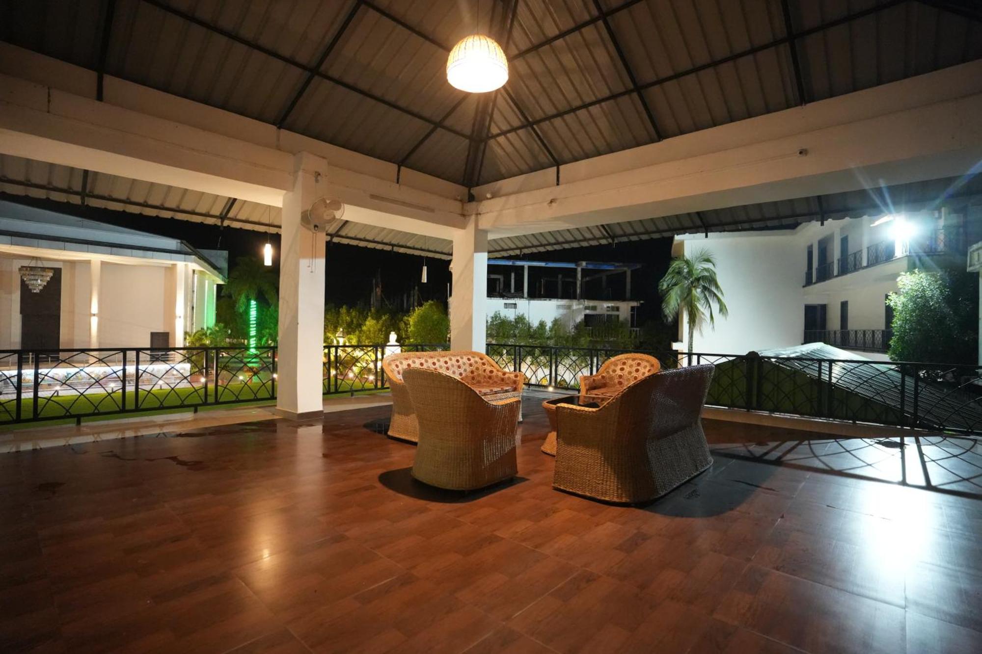 Jaanki Farms & Resorts Jorhāt Esterno foto
