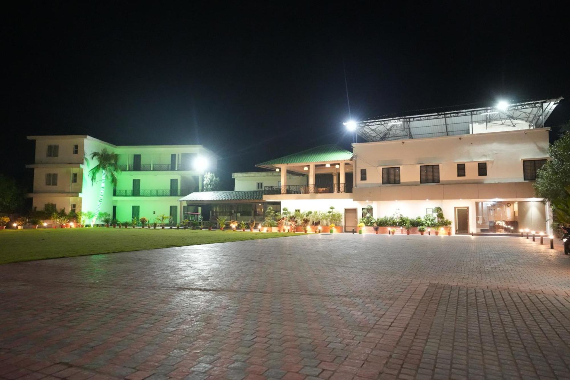 Jaanki Farms & Resorts Jorhāt Esterno foto